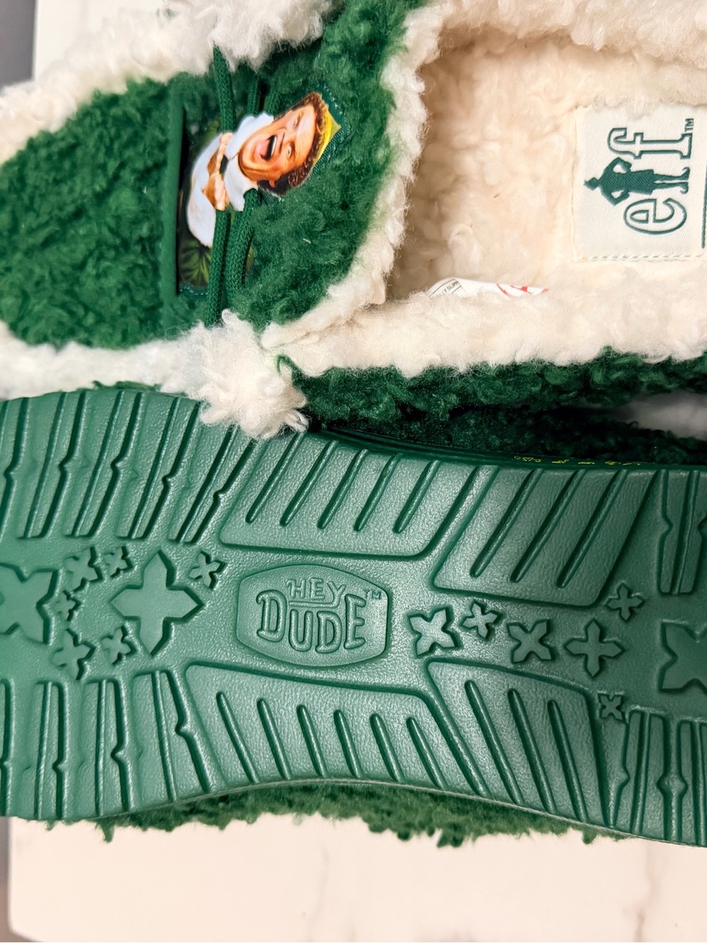 Hey dude men’s Wally mules Green Faux-Fur Holiday Slip-On Slippers - Picture 6 of 6